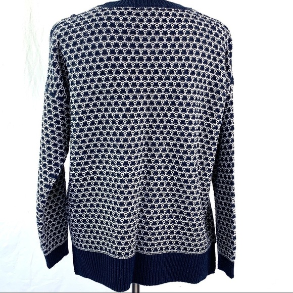 Forever 21 navy and white sweater - Picture 2 of 6